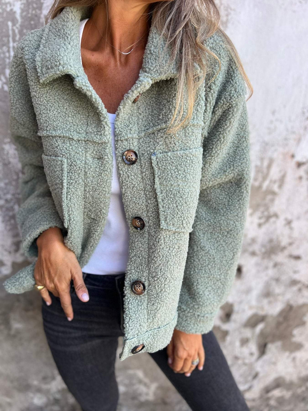 Angelika — Płaszcz Damski Krótki Pluszowy z Kieszeniami, Moda Lodz