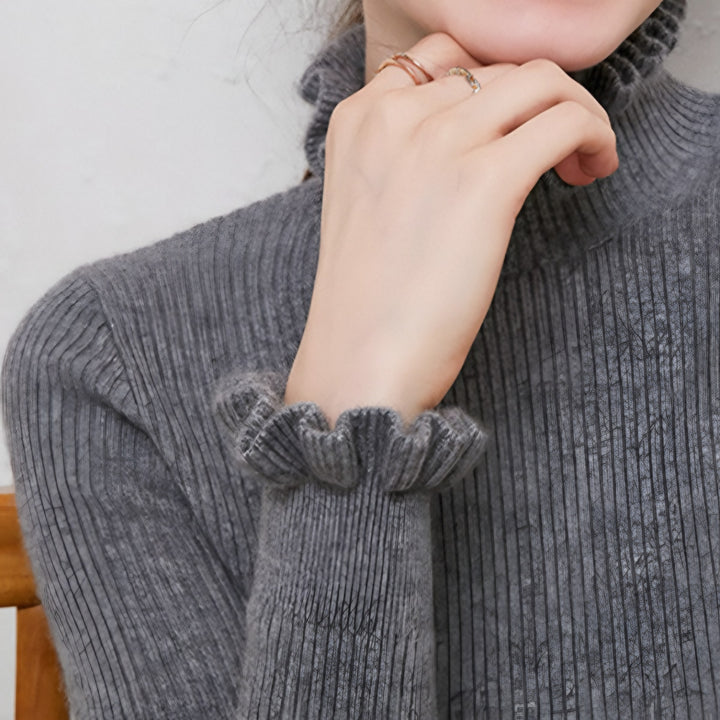 Dorota — Sweter Damski z Półgolfem i Falbankami, Moda Lodz