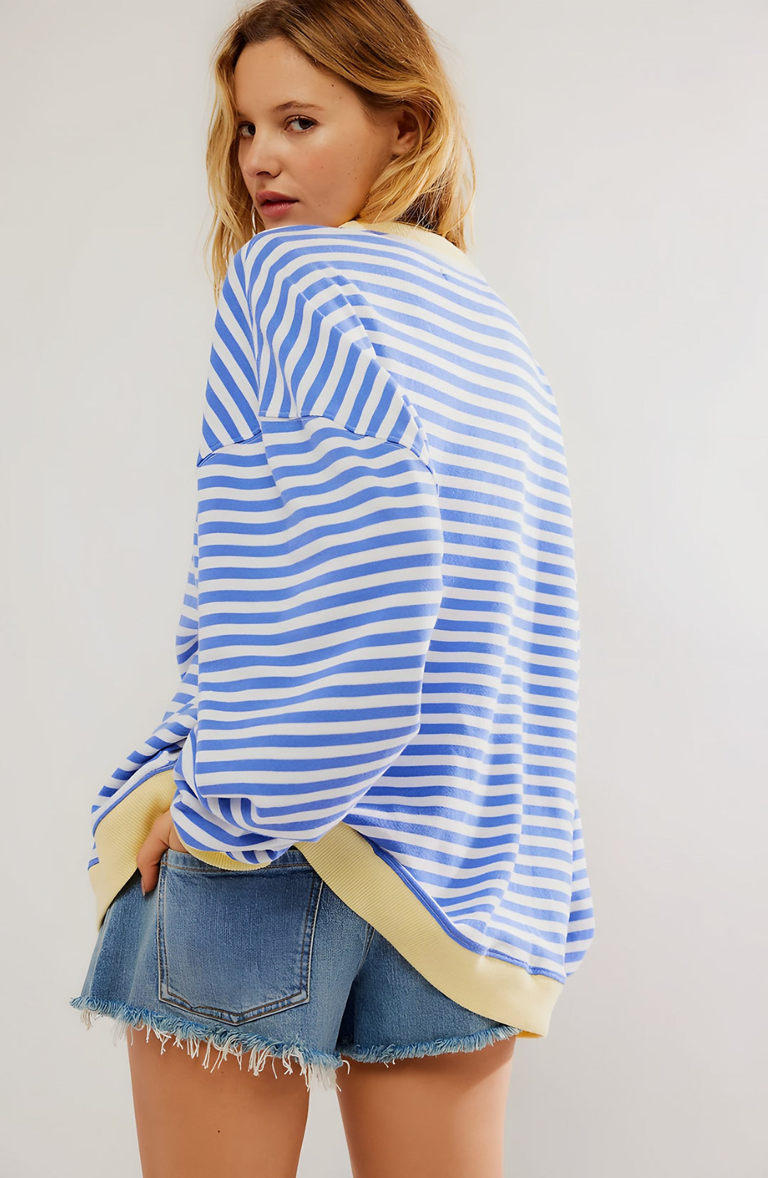 Eleonora — Eleonora | Lekka bluza damska w paski z obniżoną linią ramion, Moda Lodz