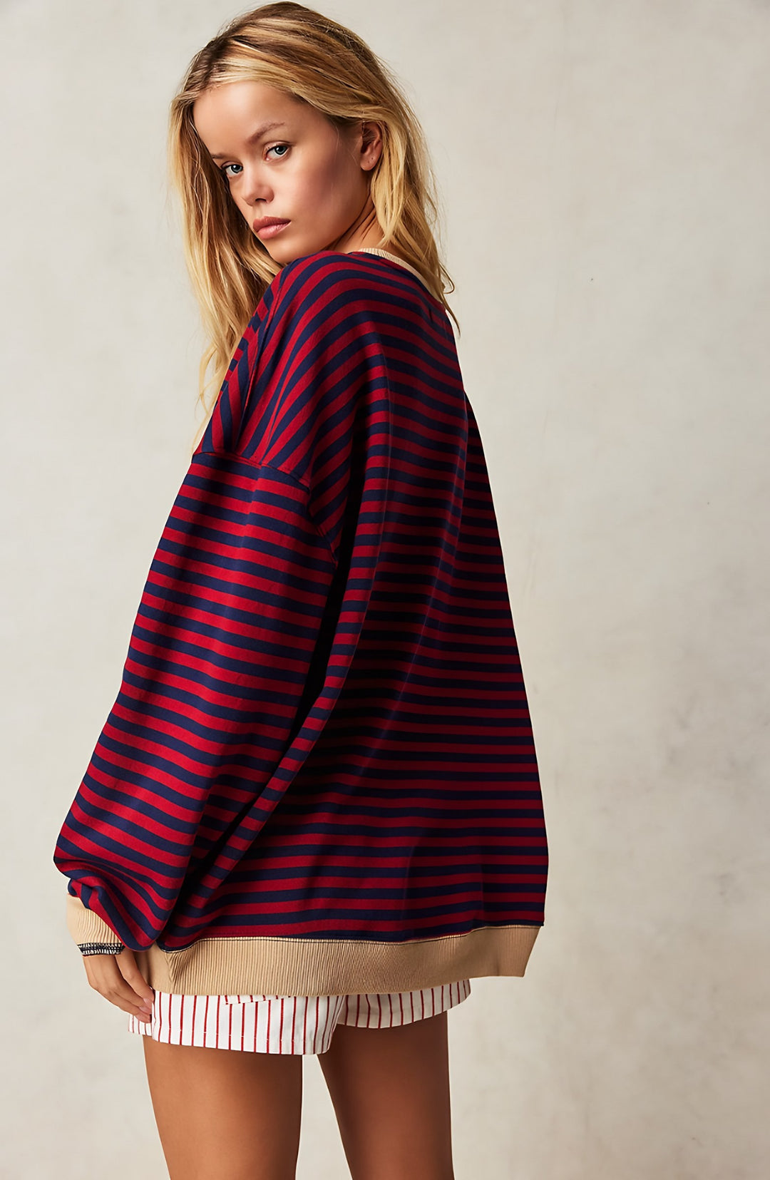 Eleonora — Eleonora | Lekka bluza damska w paski z obniżoną linią ramion, Moda Lodz