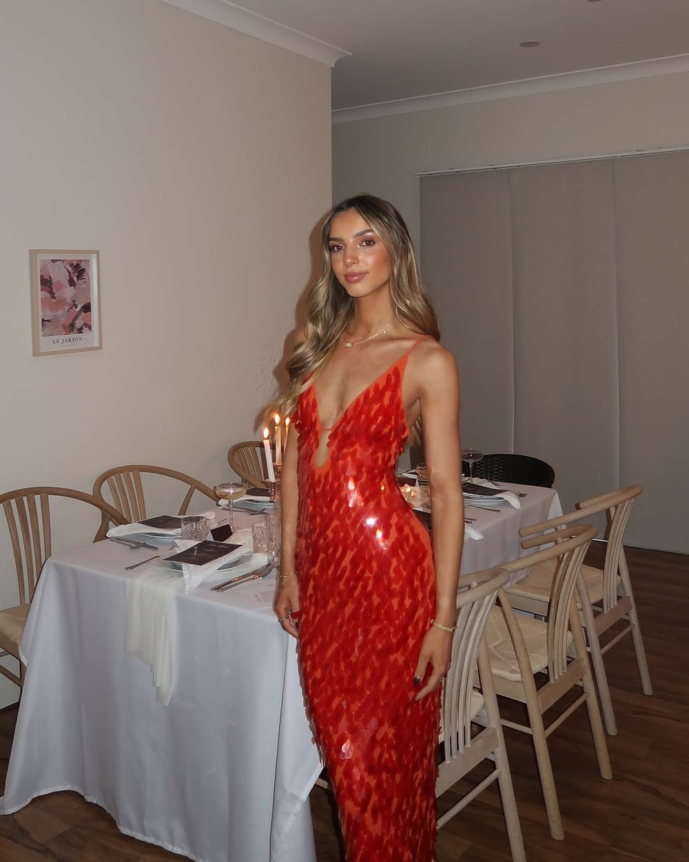Klaudia — Długa Sukienka z Cekinami z Odkrytymi Plecami na Sylwestra, Moda Lodz