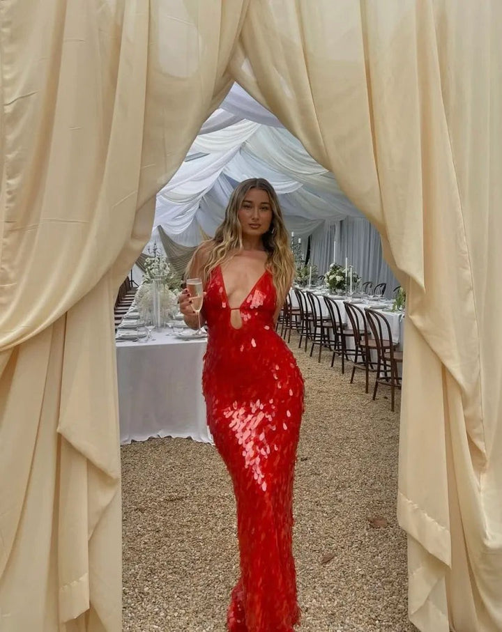Klaudia — Długa Sukienka z Cekinami z Odkrytymi Plecami na Sylwestra, Moda Lodz