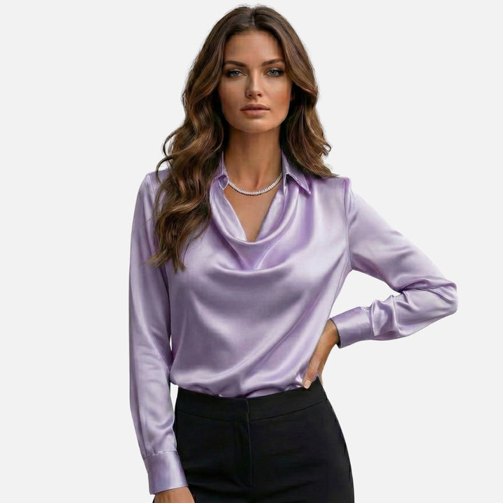 Salomea — Bluzka Damska Satynowa z Dekoltem Woda, Moda Lodz